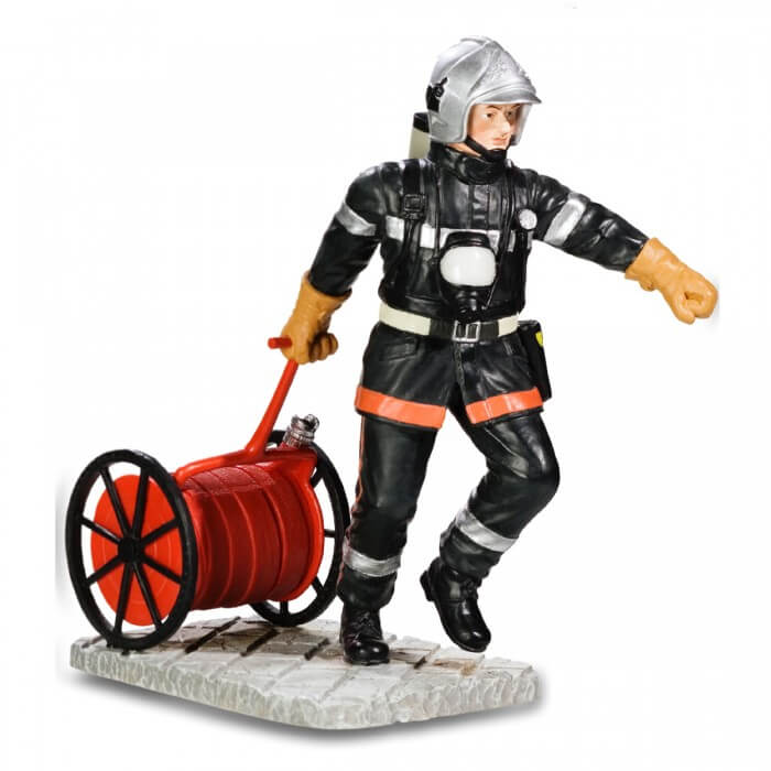 Figurine Pompier avec dévidoir Figurine Pompier avec dévidoir